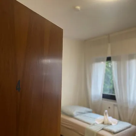 Cozy Rooms Wesseling Проживание в семье Весселинг